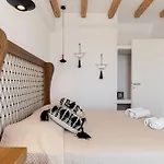 Birikos Hotel&suites *