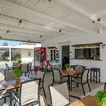 Birikos Hotel&suites Apartamento *