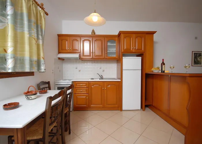 Apartment Birikos & *